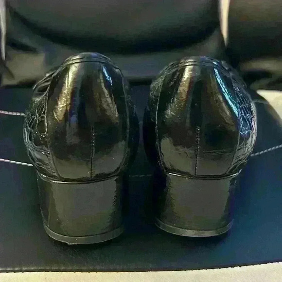 Naturalizer low thick healed shoe size 7.5  in perfect condition - Picture 4 of 7